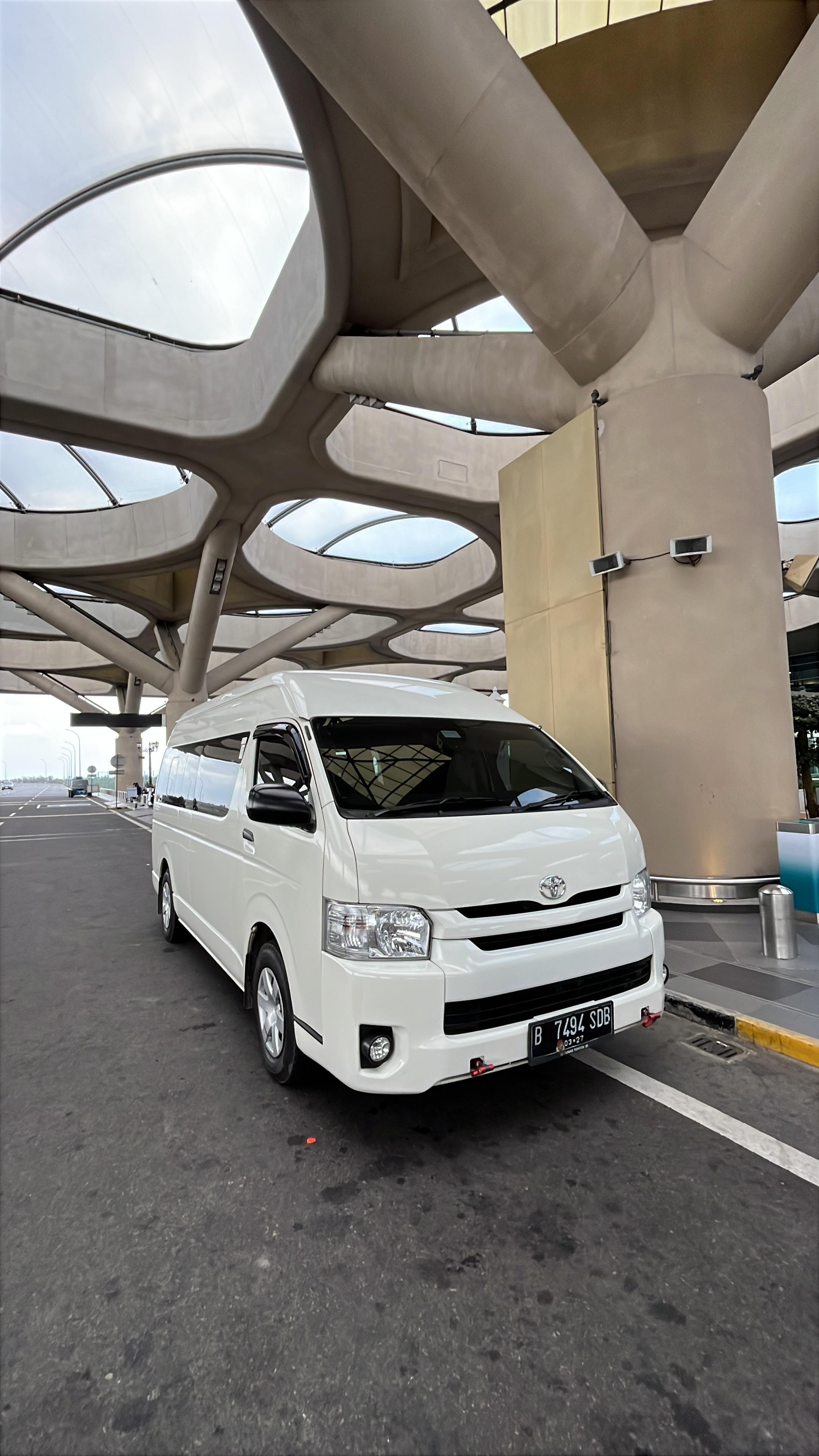Hiace Commuter 15 Seat